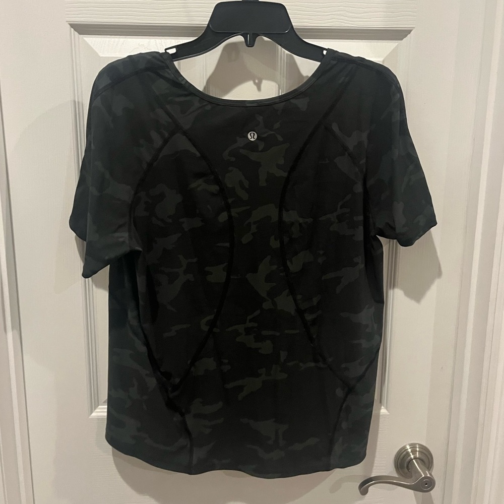 lululemon athletica Black Camo Short Sleeve Tee